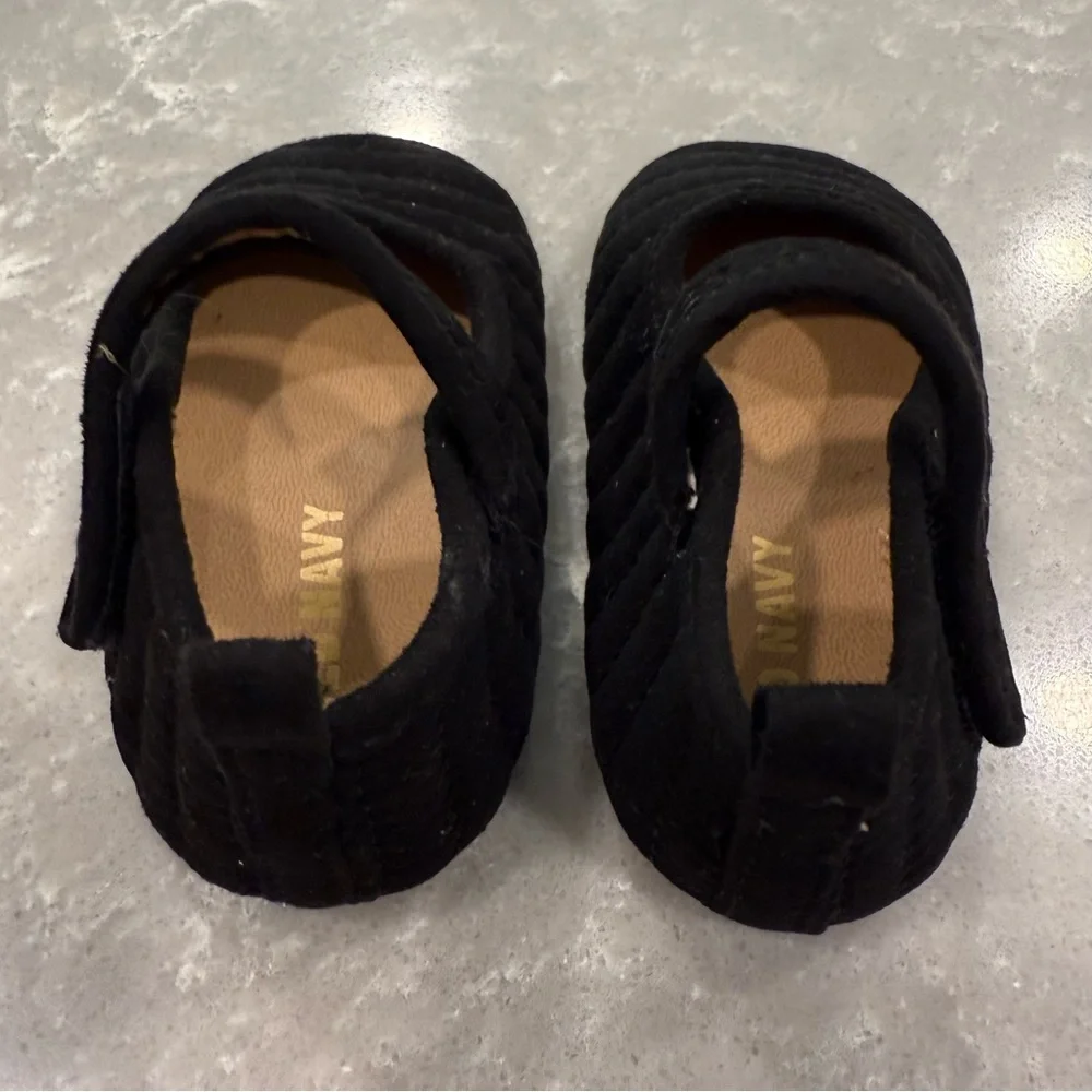Old Navy Quilted Black Velvet Mary Jane Dress Shoes 6-12M EUC